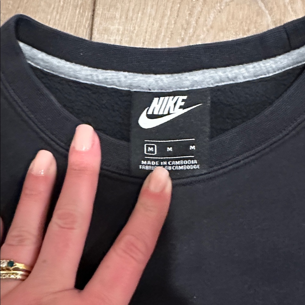 Nike Men's Black and Gray Crewneck Sweatshirt Sz M - Picture 2 of 3